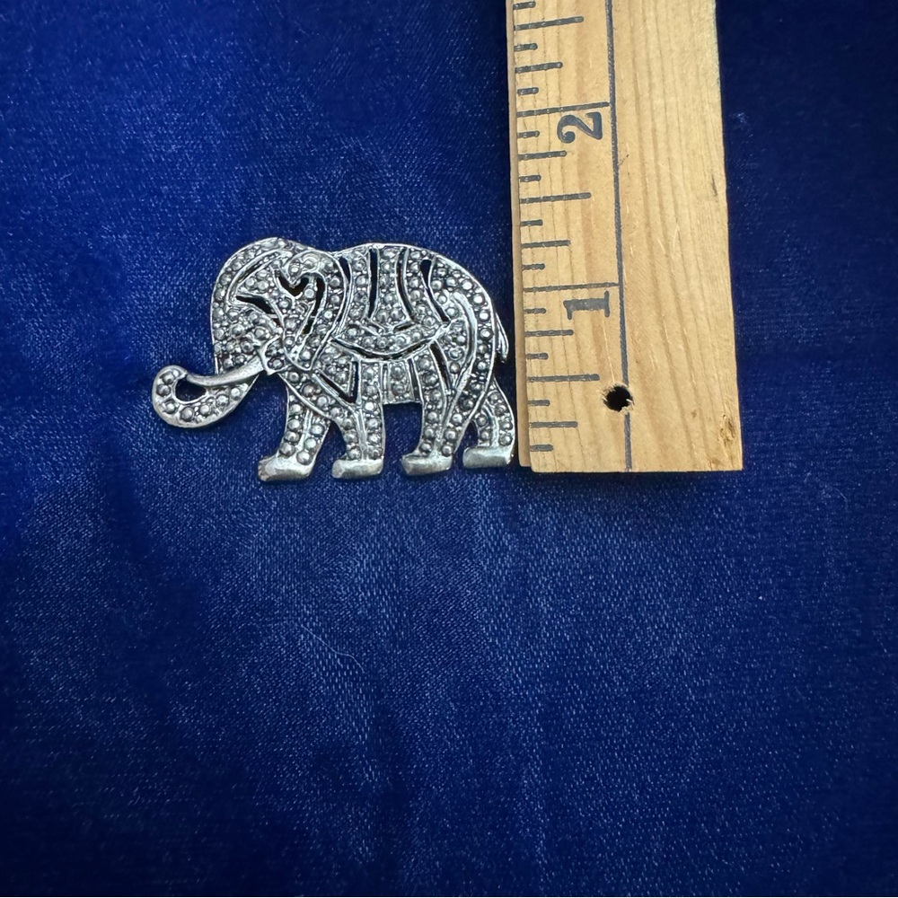 Vintage Silver Tone Elephant Brooch - Picture 8 of 8
